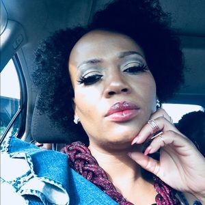 Meet your Posher, Junia